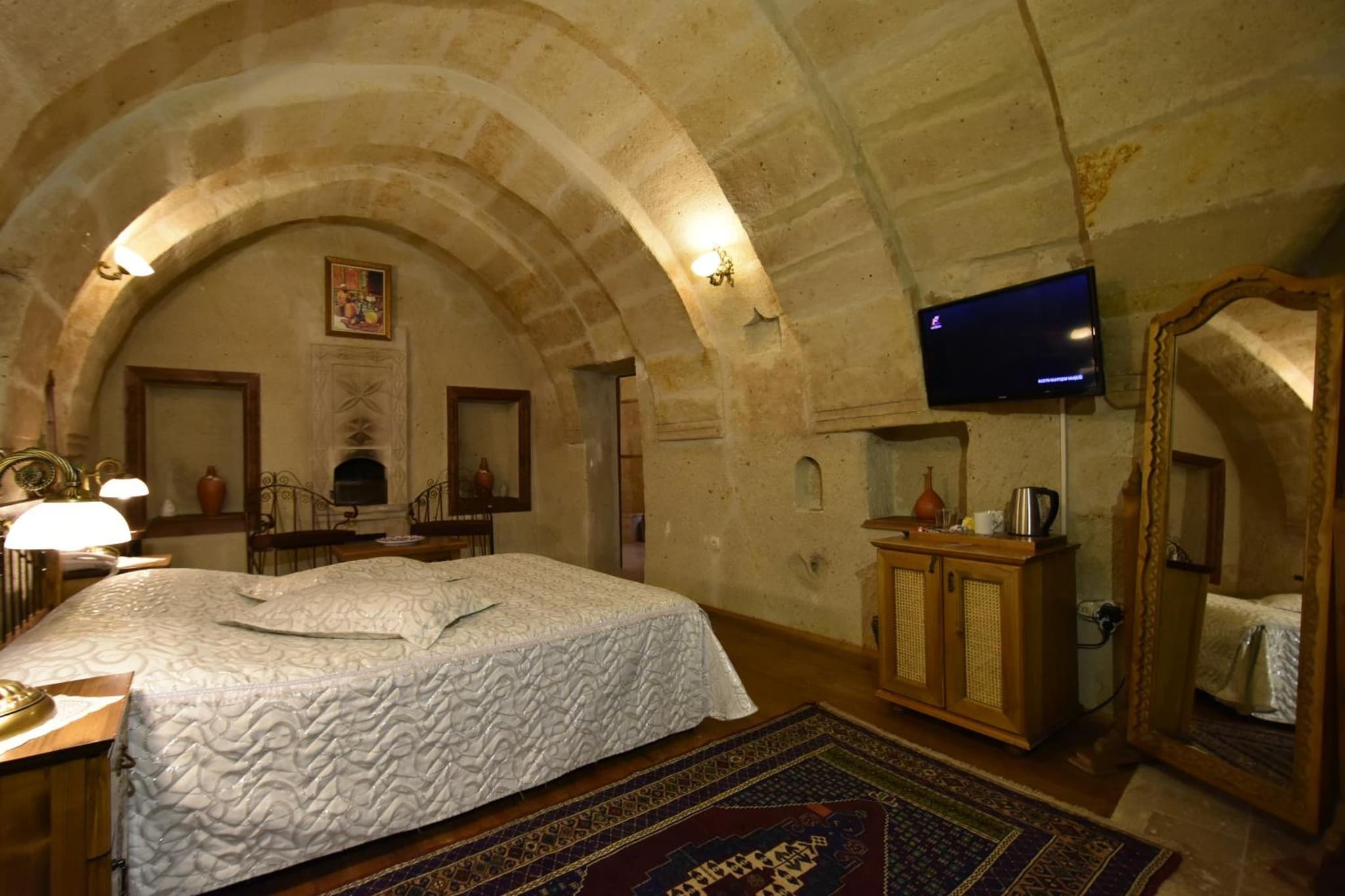 Harman Cave Hotel - Image 4