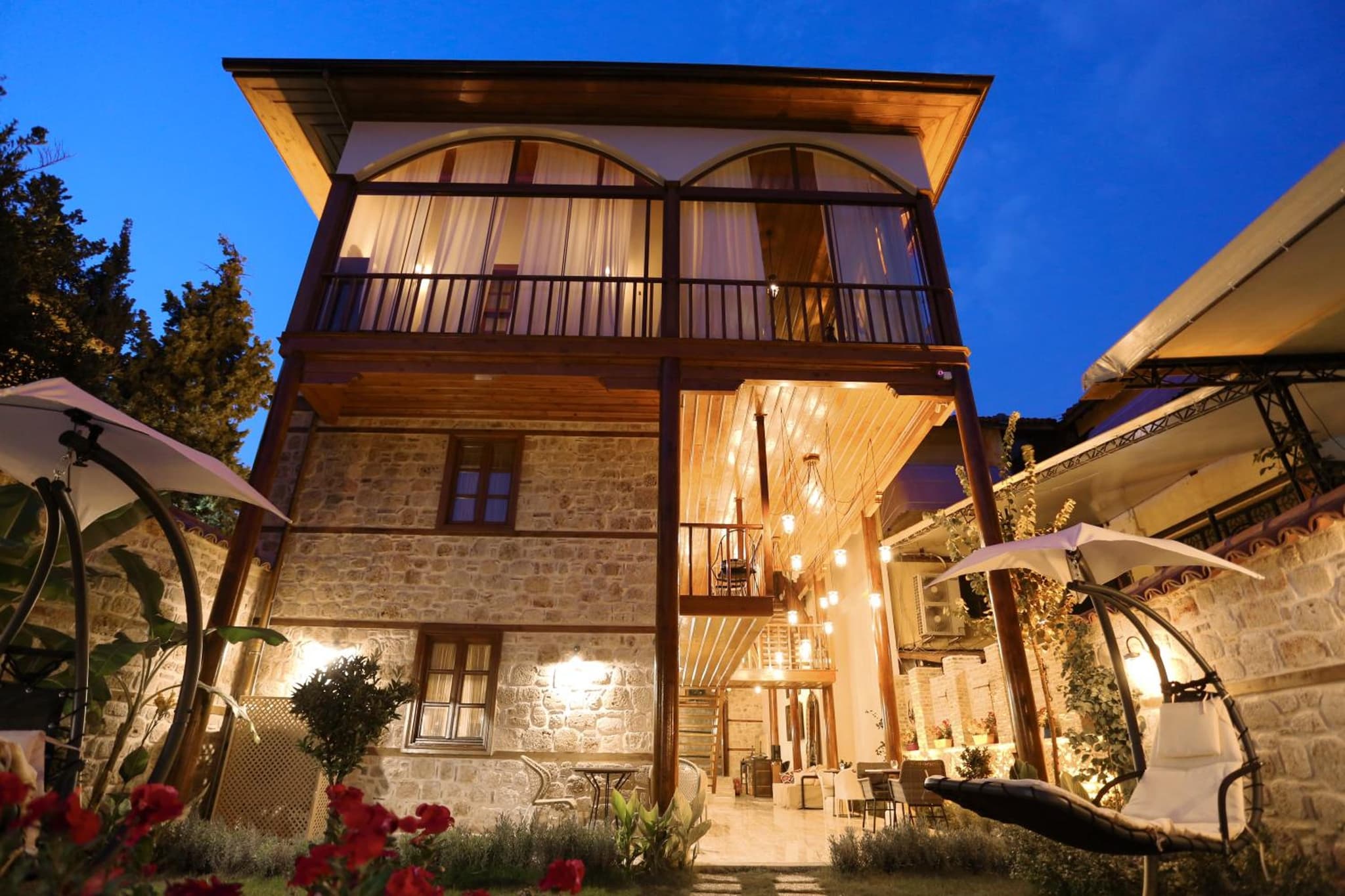 Char Me Hotel - Image 1