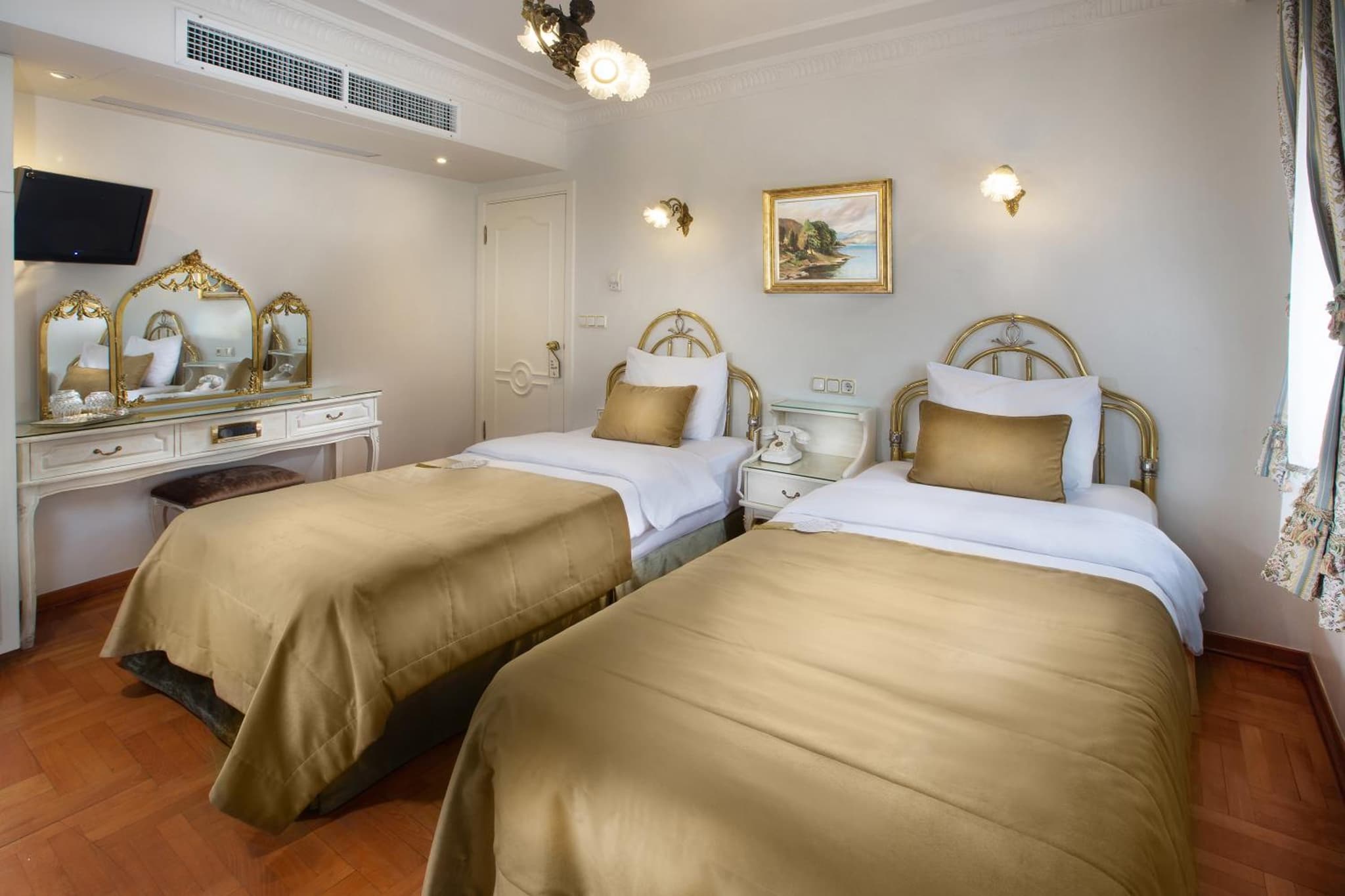 Valide Sultan Konagi - Image 3