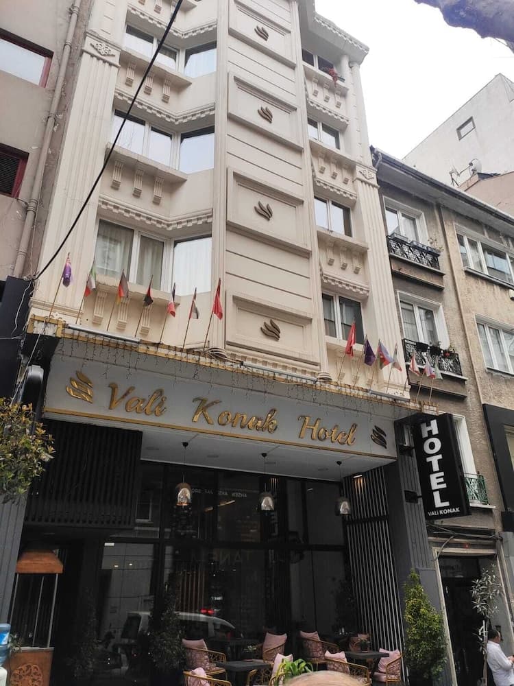 Vali Konak Otel - Image 1