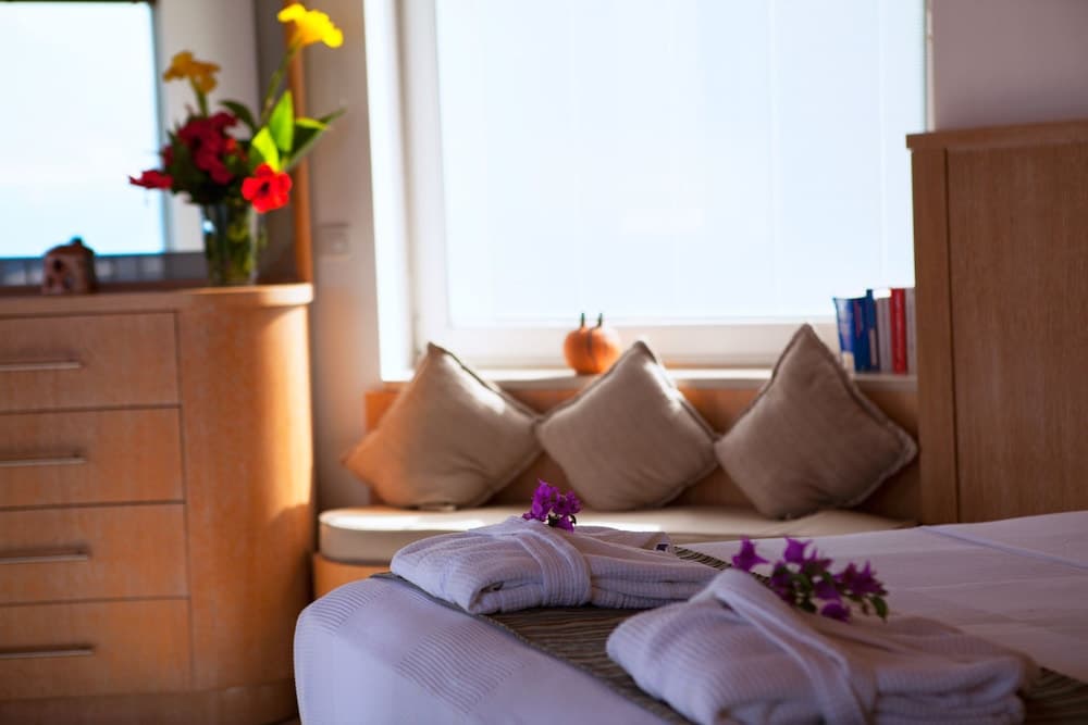 Mekvin Hotels Deniz Feneri Fener Yetişkinlere Özel +12 - Image 1