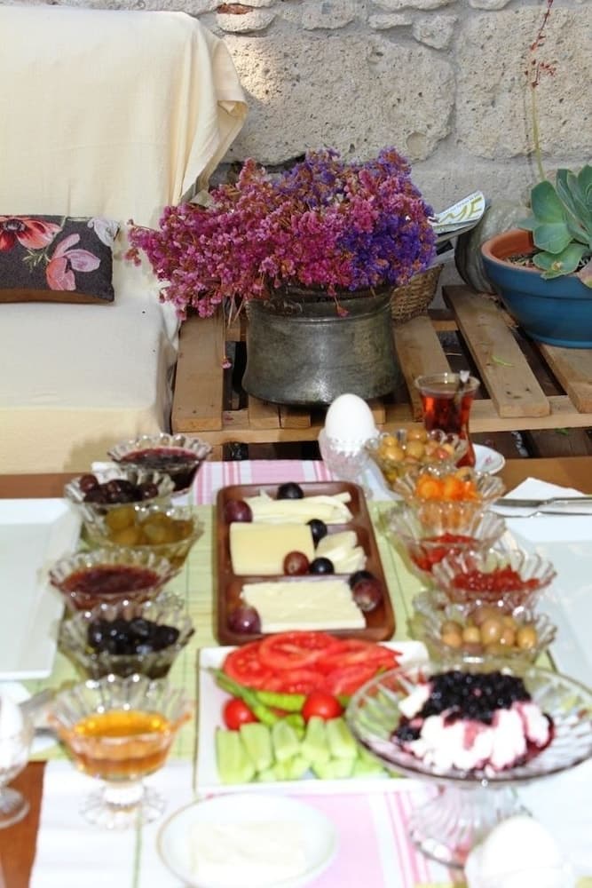 Lilyum Alaçatı Butik Otel - Image 1