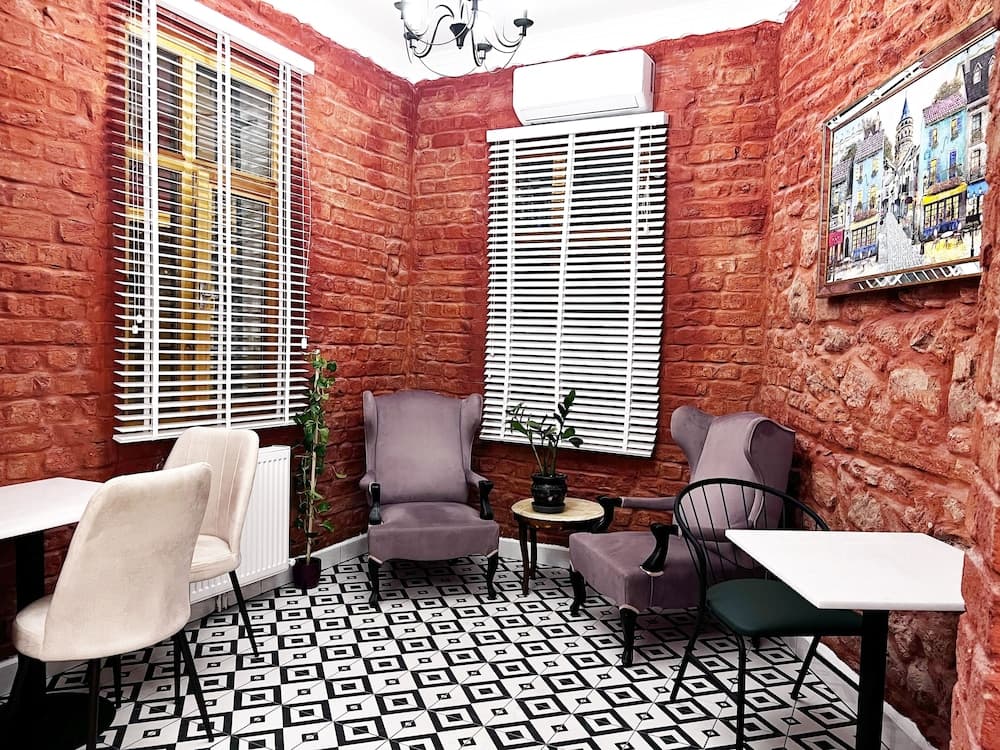 St. Moscow Taksim By Emmy - Image 1