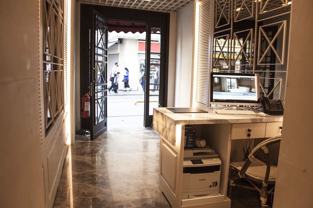 Old Port Otel - Image 4