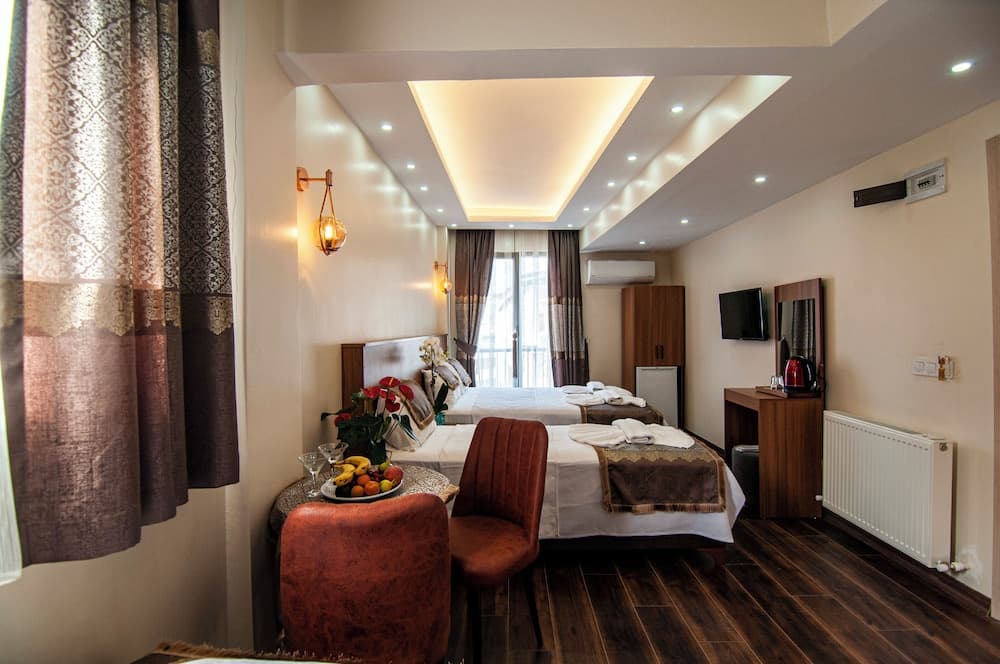 By Historial Hotel - Image 2