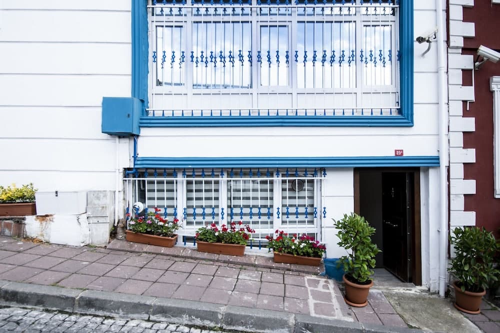 White Pearl Apart - Image 3