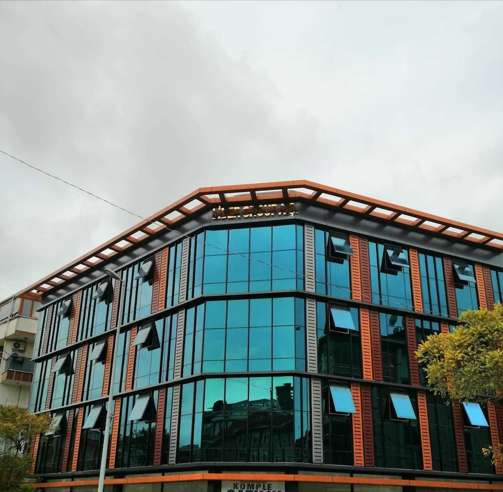 Plus Park Suit & Otel - Image 1