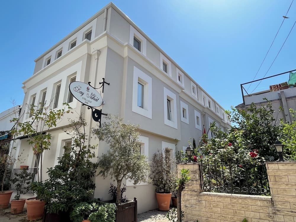 Bay Nihat Lale Otel - Image 1