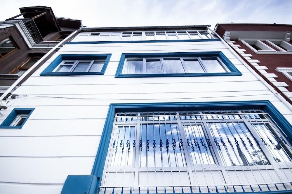 White Pearl Apart - Image 1