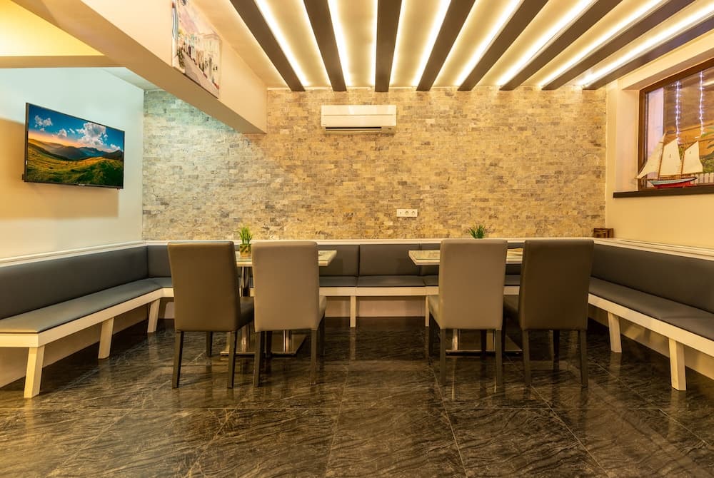 Platine Otelleri & Süitleri - Image 1